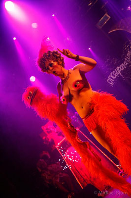 Champagne Sparkles at the International Burlesque Circus - the Once Upon A Time edition
