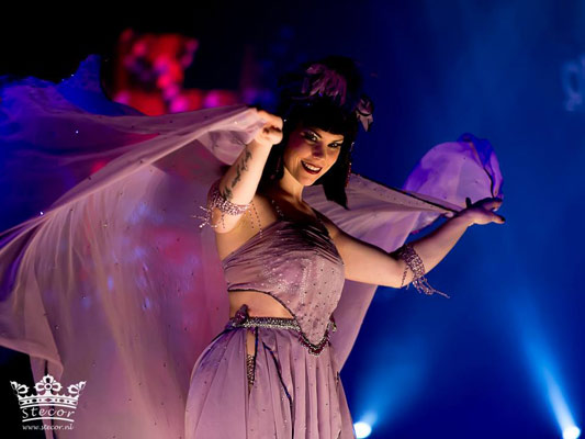 Xarah von den Vielenregen at the International Burlesque Circus - the Once Upon A Time edition