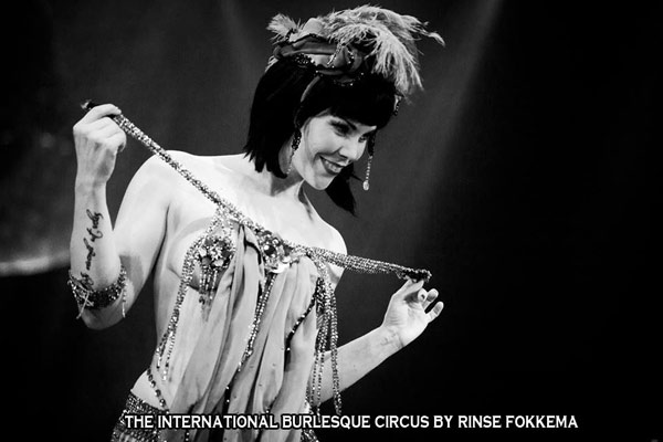 Xarah von den vielenregen at the International Burlesque Circus - the Once Upon A Time edition