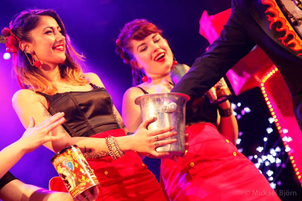 charity lottery for the cancer research at the International Burlesque Circus - the Once Upon A Time edition