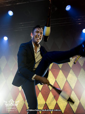 Juggler David Severins at the International Burlesque Circus Burlypicks Netherlands - the Dutch edition