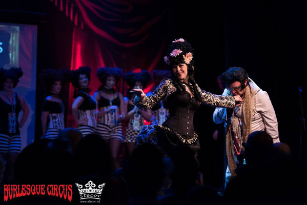 Wild Poppies fashionshow at the International Burlesque Circus - the Wicked Wedding edition