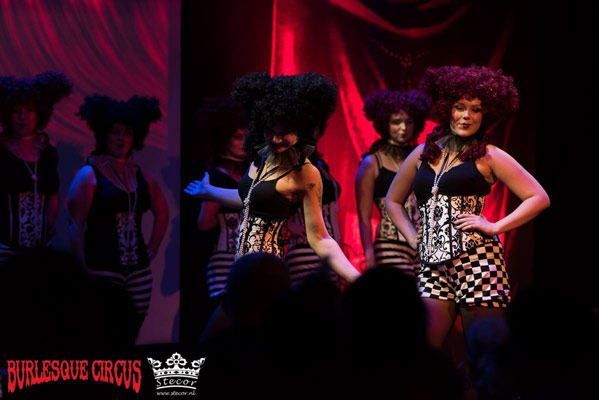 fashionshow Wild Poppis  at the International Burlesque Circus - the Wicked Wedding edition
