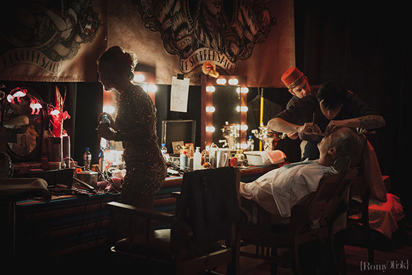 barbershop De Snorrensalon and 50s hairdresser De Krullensalon at the International Burlesque Circus - the Exotic Sensations edition