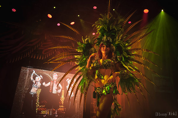 exotic stiltwalker at the International Burlesque Circus - the Exotic Sensations edition