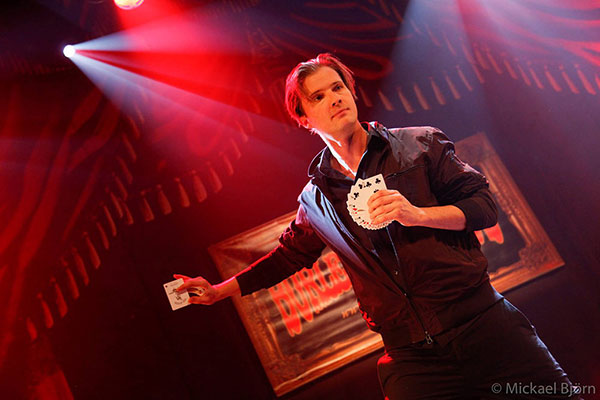 performance by Andrew Melia at the Los Muertos Halloween edition of the International Burlesque Circus