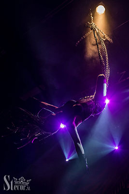 chain aerial acrobatic show by Marlene Kiepke at the Los Muertos Halloween edition of the International Burlesque Circus