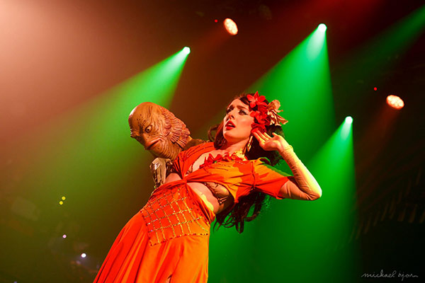Wanda de Lullaboes at the Outer Space edition of the International Burlesque Circus in Utrecht