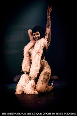 Lou on the Rocks at the Outer Space edition of the International Burlesque Circus in Utrecht