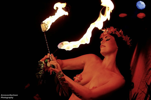 The 2nd International Burlesque Circus-  the TIKI edition - Xarah von den Vielenregen