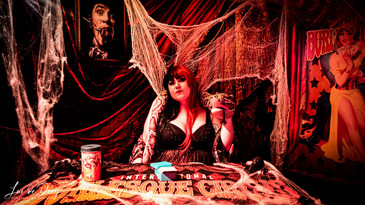 fortuneteller LAdy Michelle at the Beastilicious Halloween edition of the International Burlesque Circus in Utrecht produced by Boudoir Noir
