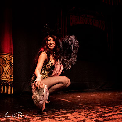 stagekitten Maggie Leroux at the Beastilicious Halloween edition of the International Burlesque Circus in Utrecht produced by Boudoir Noir