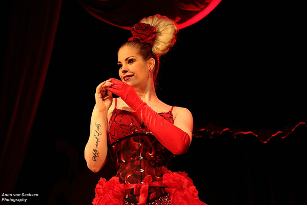 The International Burlesque Circus - the sold out 3rd edition: Heaven & Hell - Xarah von den Vielenregen