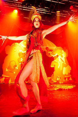 Suri Sumatra performing at the Oriental edition of the International Burlesque Circus