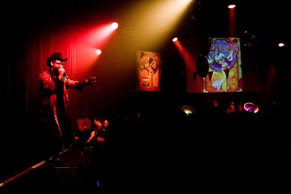 Mr Weird Beard at the Oriental edition of the International Burlesque Circus