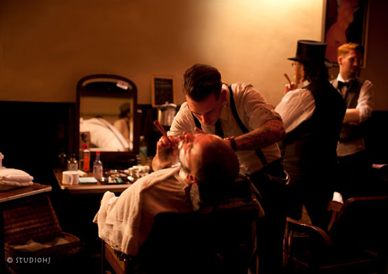 barbershop by Jan Heideman at The International Burlesque Circus - The Glamour edition