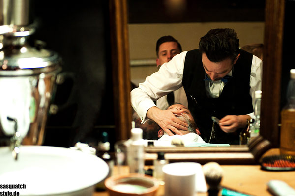 oldschool barbershop by masterbarber Jan Heideman at The International Burlesque Circus - The Glamour edition