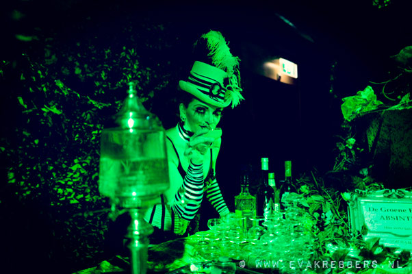 The International Burlesque Circus - the absinthbar - the green fairy