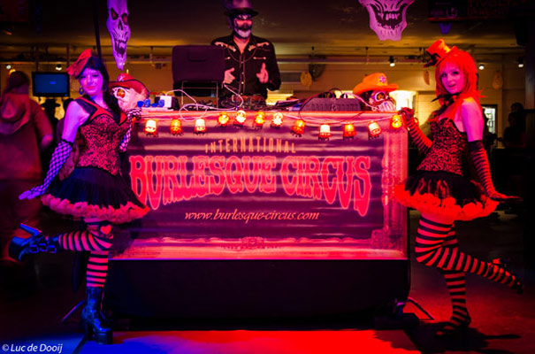 swinging rock n roll with DJ Dab at the  Dead Wild West Halloween edition of the International Burlesque Circus - Hollands most spectacular burlesque event!