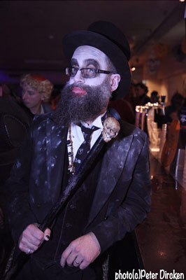 Mr Weird Beard at the  Dead Wild West Halloween edition of the International Burlesque Circus - Hollands most spectacular burlesque event!