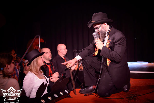 Mr Weird Beard at the  Dead Wild West Halloween edition of the International Burlesque Circus - Hollands most spectacular burlesque event!