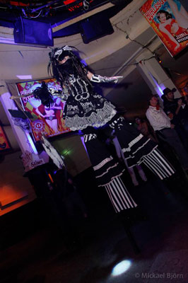 stiltwalker at the  Dead Wild West Halloween edition of the International Burlesque Circus - Hollands most spectacular burlesque event!