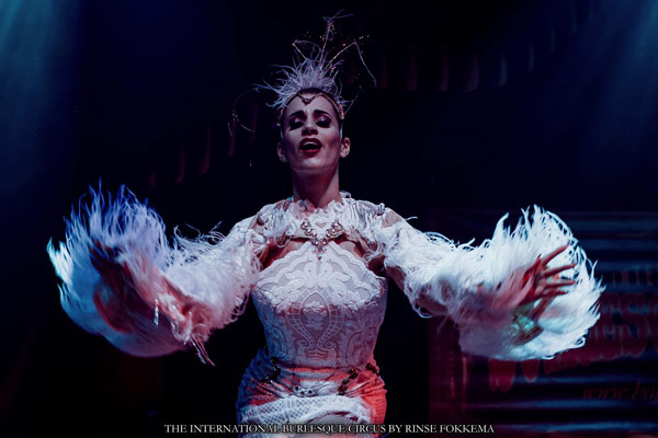 Boudoir Noir presents the International Burlesque Circus - the Birds of Paradise edition 2022 - beautiful Parfait de la Neige