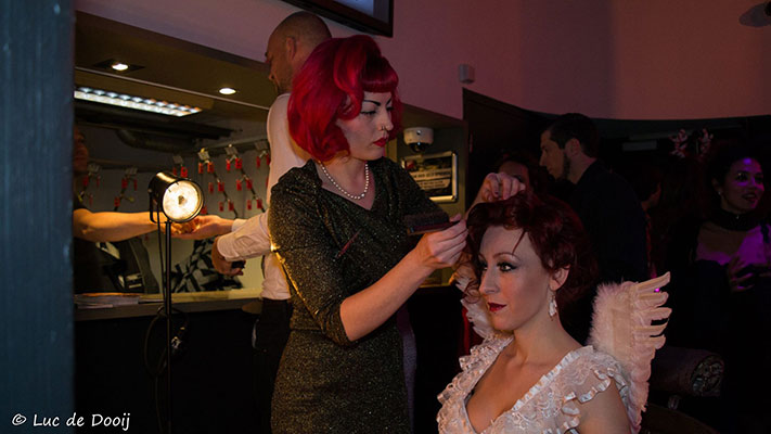 hairsalon De Krullensalon  at the Santa & his girls edition of the International Burlsque Circus