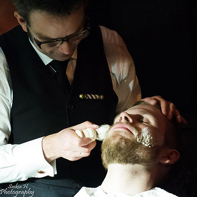 barbershop De Snorrensalon  at the Santa & his girls edition of the International Burlsque Circus