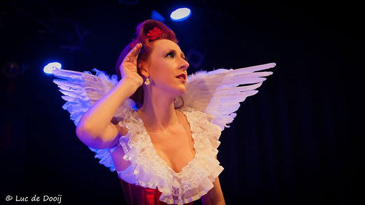 ‌agekitten  at the Santa & his girls edition of the International Burlsque Circus